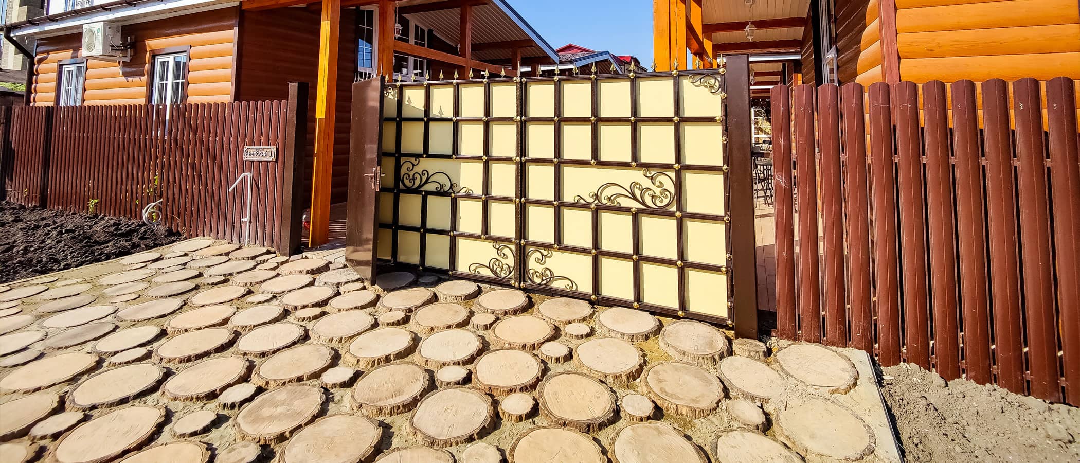 Отдельно стоящий дом до 6-и человек с четырьмя кроватями