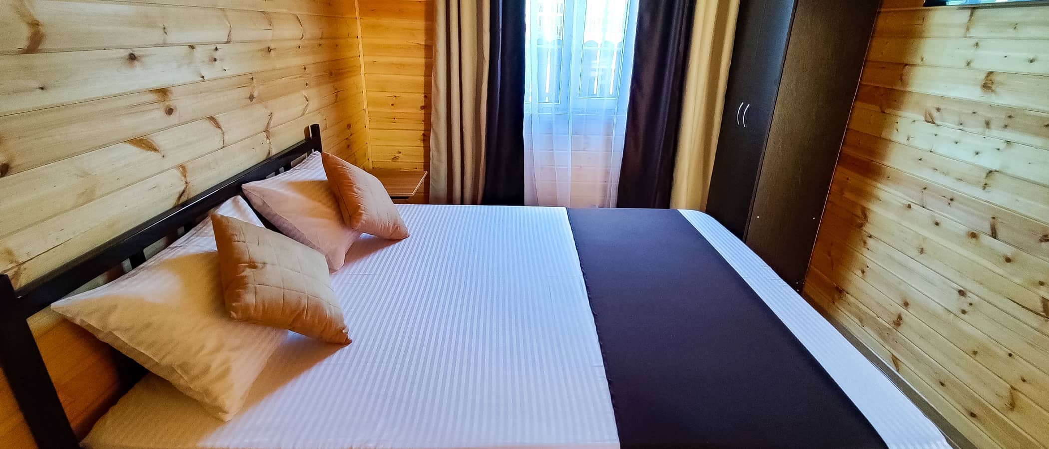 Отдельно стоящий дом до 6-и человек с четырьмя кроватями