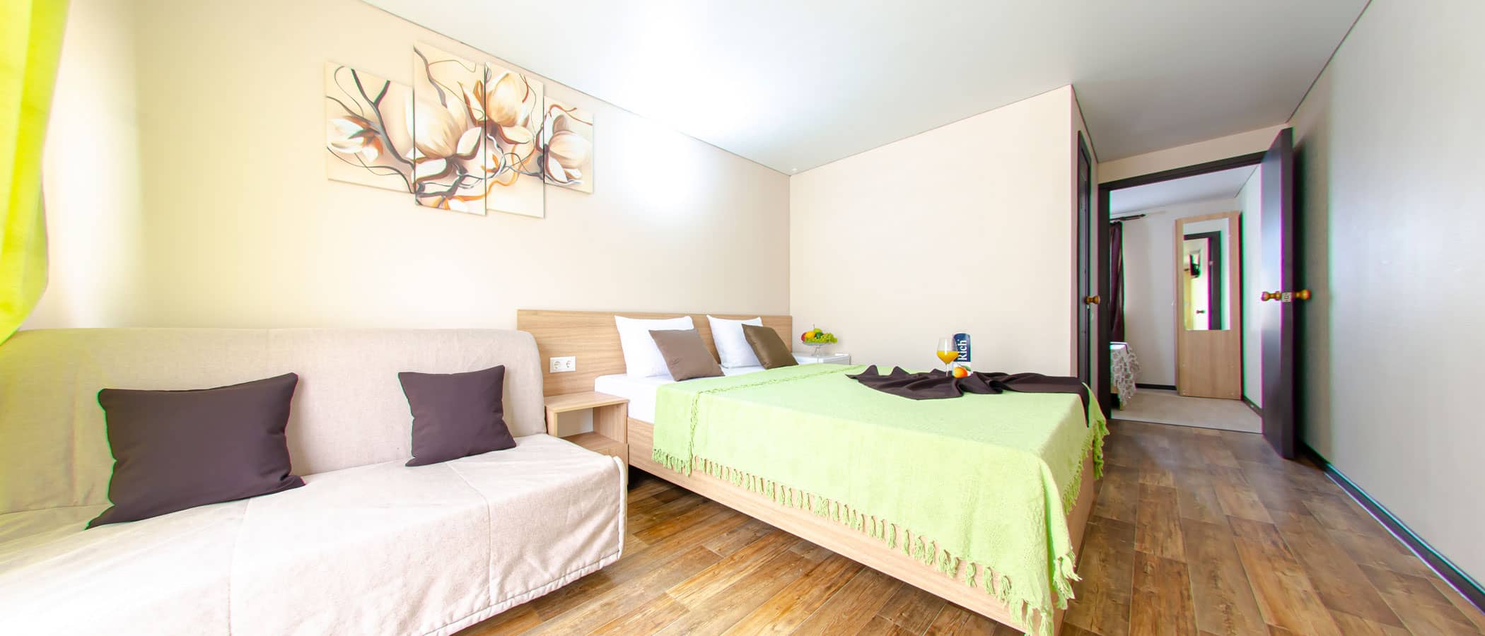 Стандарт 6-и местный с тремя кроватями