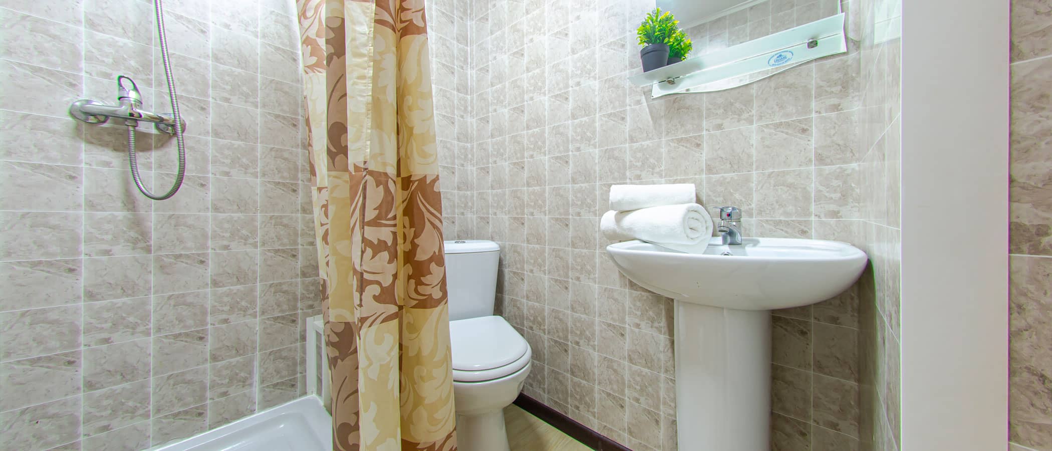 Стандарт 6-и местный с тремя кроватями