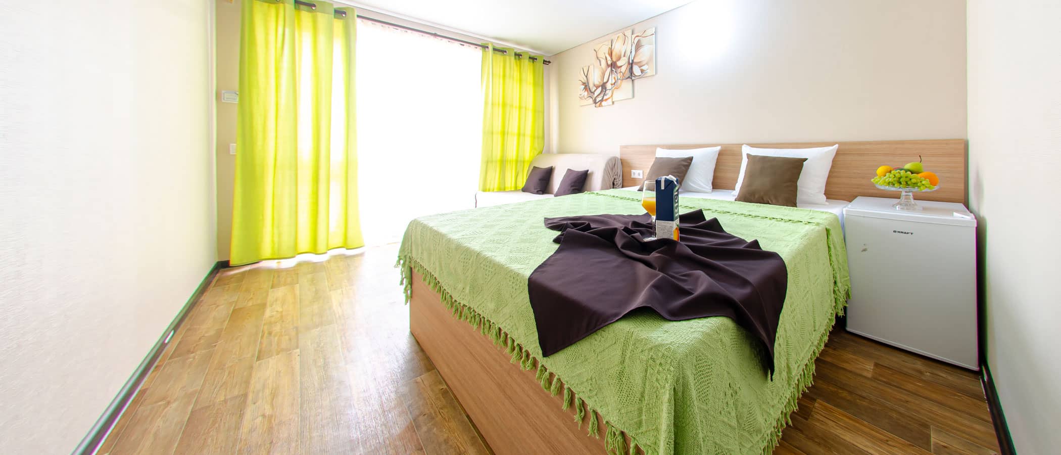 Стандарт 6-и местный с тремя кроватями