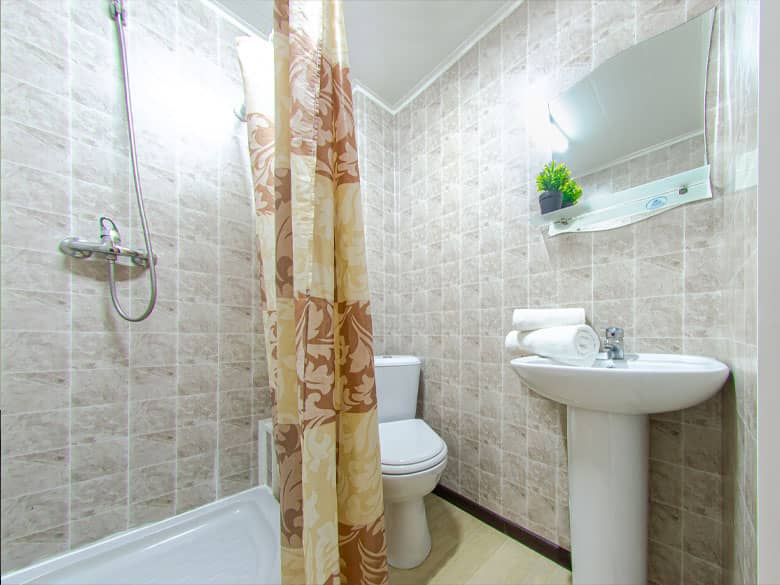 Стандарт 6-и местный с тремя кроватями