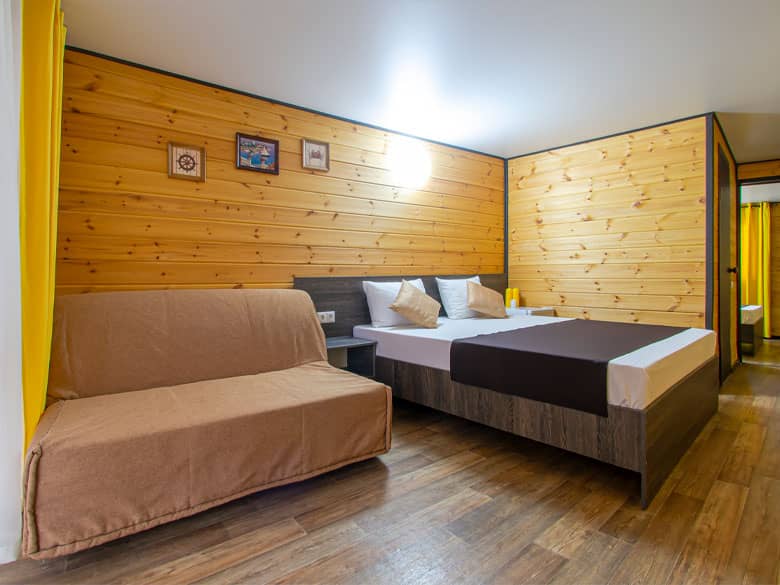 Стандарт 6-и местный с тремя кроватями