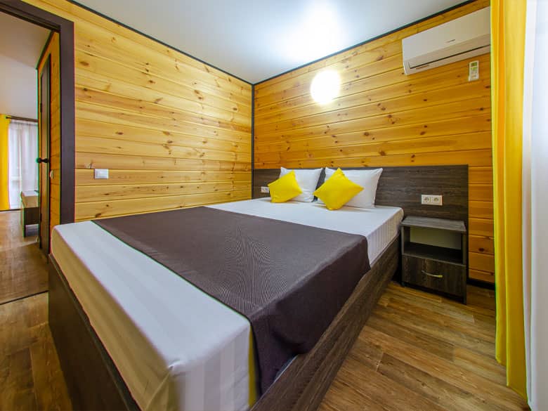 Стандарт 6-и местный с тремя кроватями