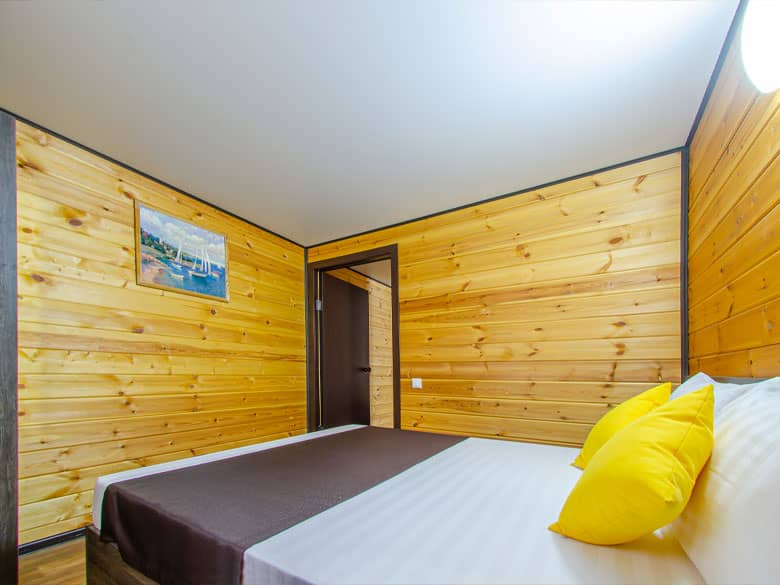 Стандарт 6-и местный с тремя кроватями