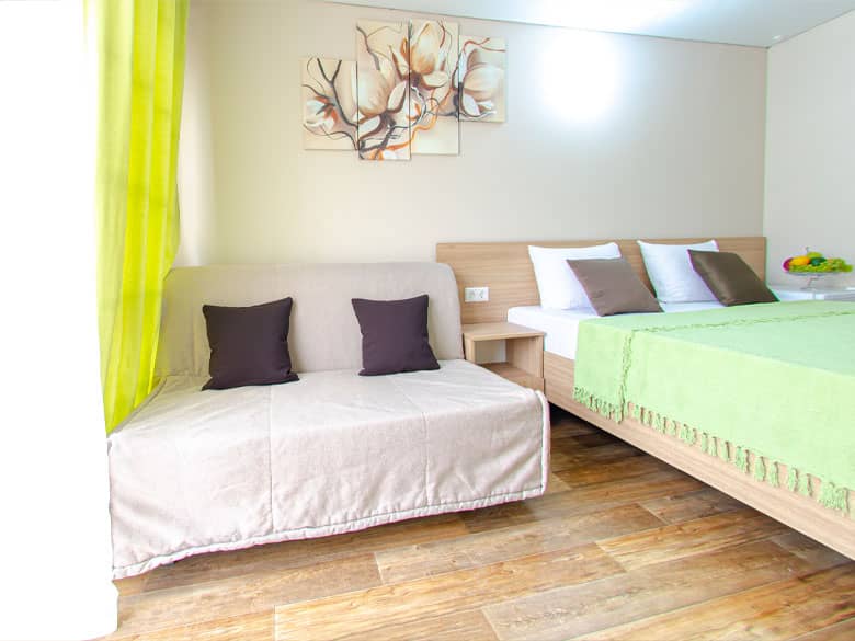 Стандарт 6-и местный с тремя кроватями